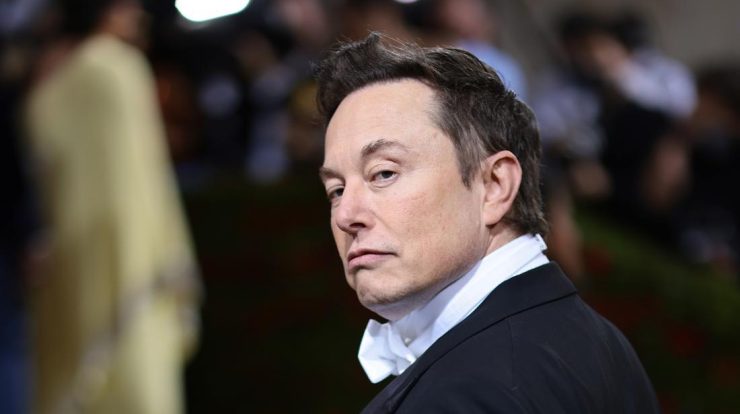 Elon Musk Berseteru Dengan CEO Twitter